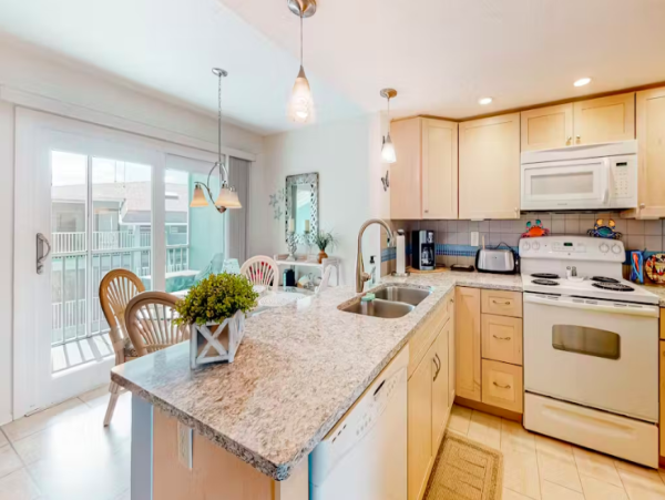 Charming Gulf-Views Condo with Pool, Balcony, and Easy Beach Access