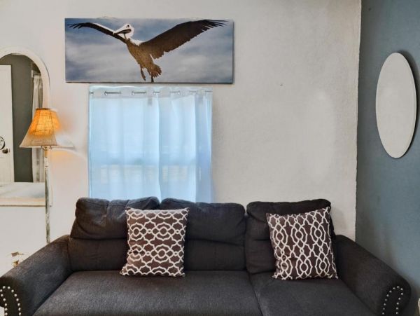 Holmes Beach Vacation Studio Walk to Beach Sleeps 2 Guests