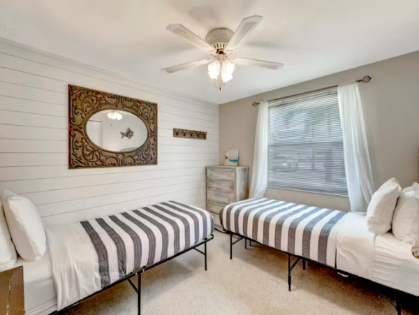Charming Escape with Outdoor Patio and Prime Beach Access in Anna Maria
