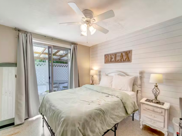 Charming Escape with Outdoor Patio and Prime Beach Access in Anna Maria
