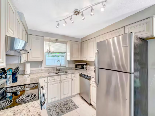 Charming Escape with Outdoor Patio and Prime Beach Access in Anna Maria