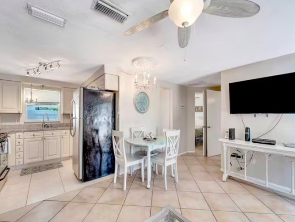 Charming Escape with Outdoor Patio and Prime Beach Access in Anna Maria