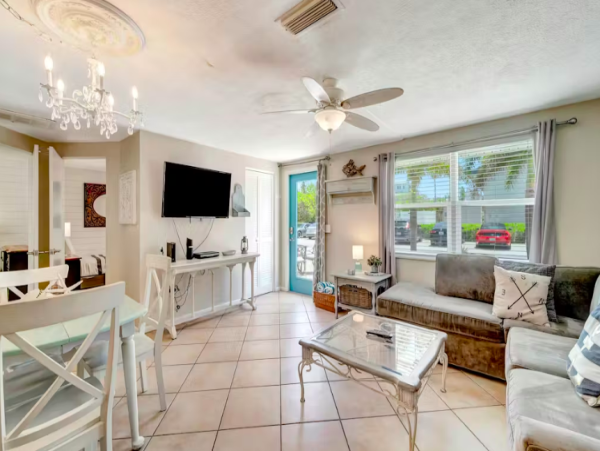 Charming Escape with Outdoor Patio and Prime Beach Access in Anna Maria