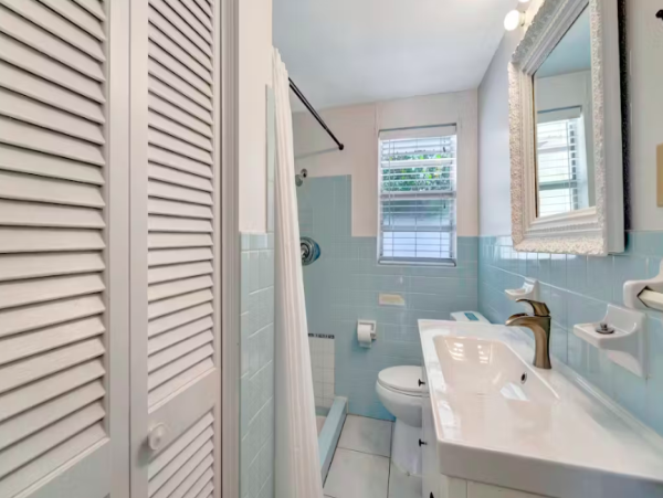 Charming Escape with Outdoor Patio and Prime Beach Access in Anna Maria