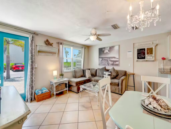 Charming Escape with Outdoor Patio and Prime Beach Access in Anna Maria