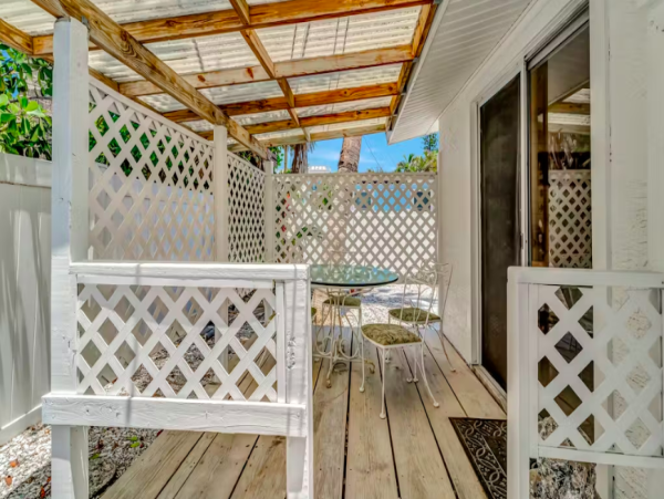 Charming Escape with Outdoor Patio and Prime Beach Access in Anna Maria