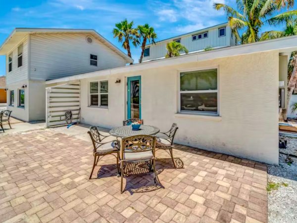 Charming Escape with Outdoor Patio and Prime Beach Access in Anna Maria