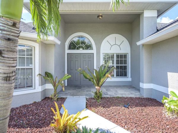 Cape Coral Vacation Home Water Views. Four Bedrooms