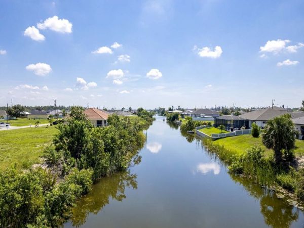 Cape Coral Vacation Home Water Views. Four Bedrooms