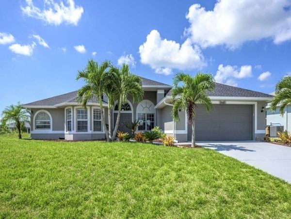 Cape Coral Vacation Home Water Views. Four Bedrooms