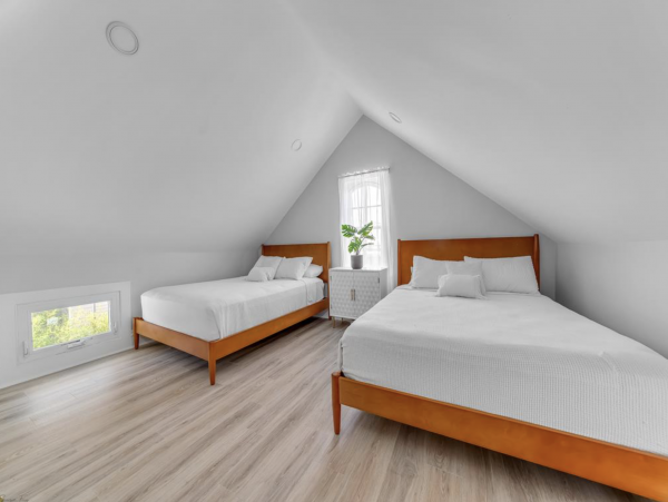 Cape May Six Bedroom Rental Two Blocks to Beach