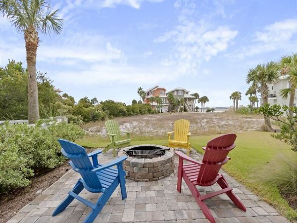 Navarre Vacation Home Five Bedroom Walk to Beach