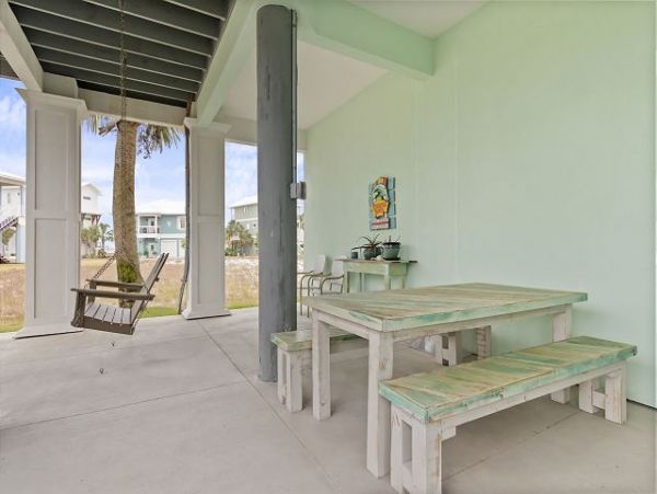 Navarre Vacation Home Five Bedroom Walk to Beach