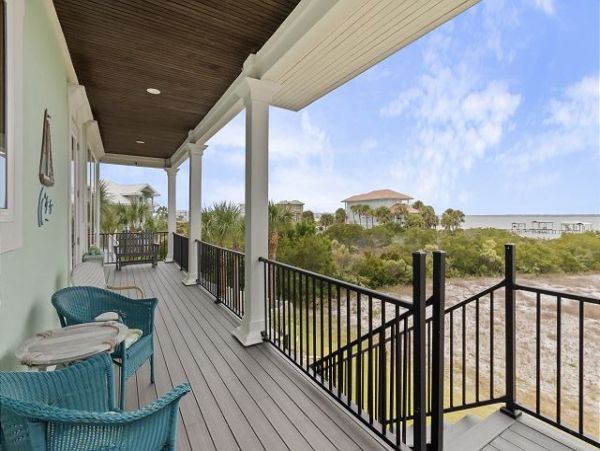 Navarre Vacation Home Five Bedroom Walk to Beach