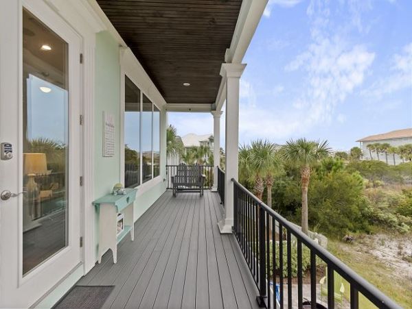 Navarre Vacation Home Five Bedroom Walk to Beach