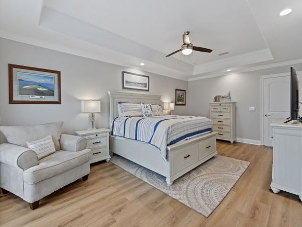 Navarre Vacation Home Five Bedroom Walk to Beach
