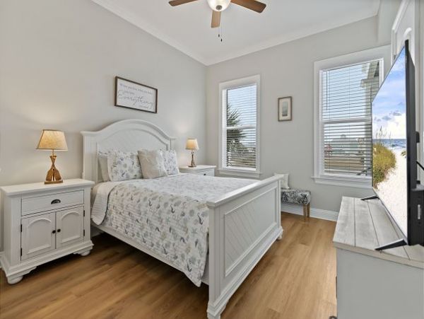 Navarre Vacation Home Five Bedroom Walk to Beach