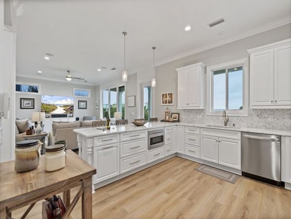Navarre Vacation Home Five Bedroom Walk to Beach