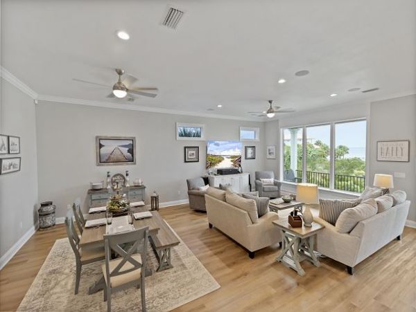 Navarre Vacation Home Five Bedroom Walk to Beach
