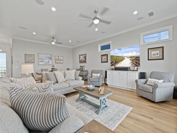 Navarre Vacation Home Five Bedroom Walk to Beach
