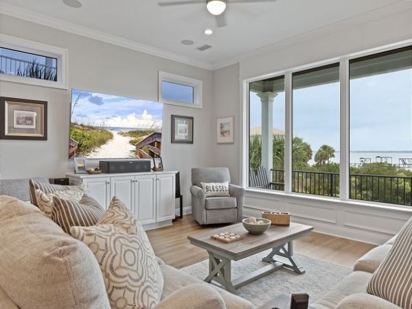 Navarre Vacation Home Five Bedroom Walk to Beach
