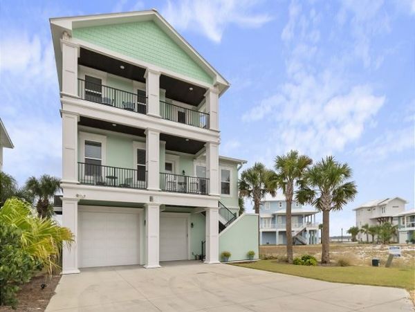 Navarre Vacation Home Five Bedroom Walk to Beach