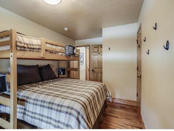 Breckenridge Luxury Vacation Home Sleeps 20 Guests