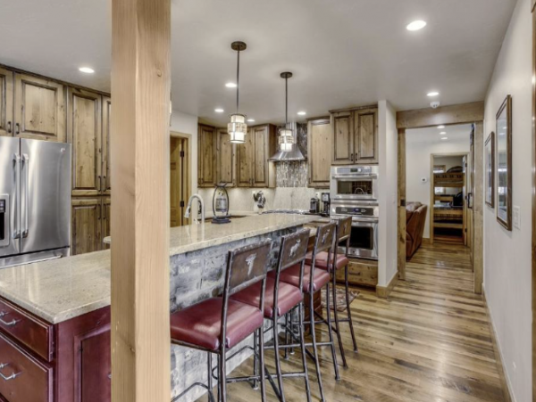 Breckenridge Luxury Vacation Home Sleeps 20 Guests