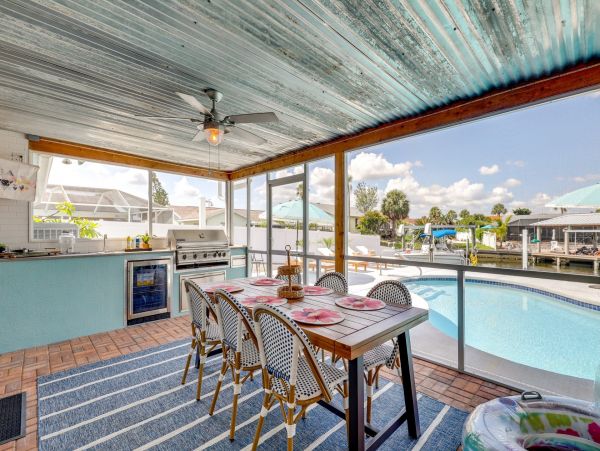 Apollo Beach Luxury Four Bedroom Home Private Pool & Dock