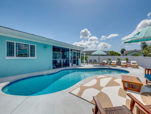 Apollo Beach Luxury Four Bedroom Home Private Pool & Dock