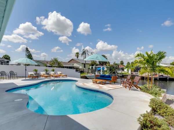 Apollo Beach Luxury Four Bedroom Home Private Pool & Dock