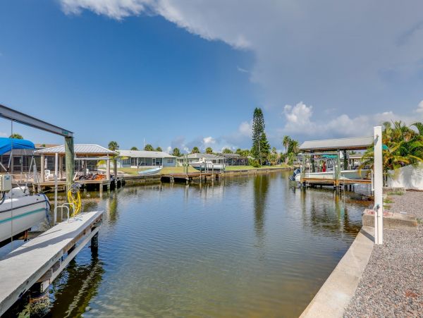 Apollo Beach Luxury Four Bedroom Home Private Pool & Dock