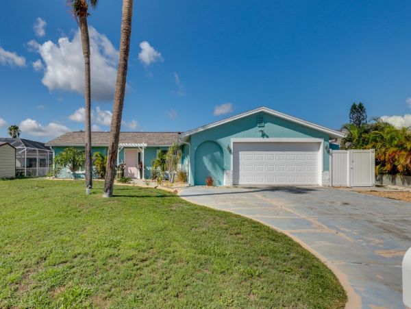 Apollo Beach Luxury Four Bedroom Home Private Pool & Dock