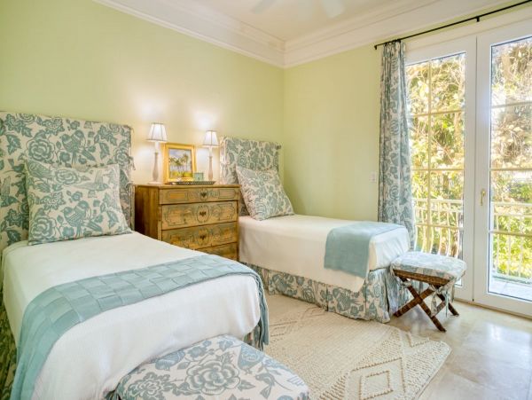 Luxury 6 Bedroom Vacation Pool Home in Sanibel Sleeps 11
