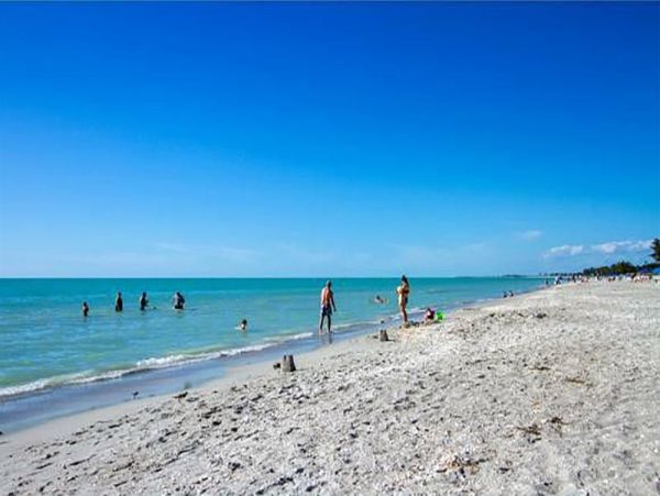 Gulf-Front Getaway with Stunning Views and Comfortable Amenities