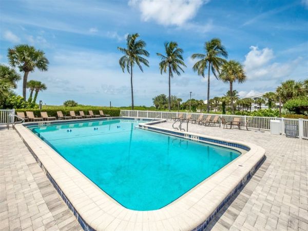 Gulf-Front Getaway with Stunning Views and Comfortable Amenities