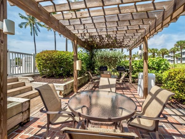 Gulf-Front Getaway with Stunning Views and Comfortable Amenities