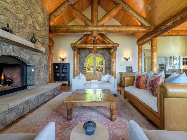 Six Bedroom Six Bathrooms Luxury Home Estate With Hot Tub