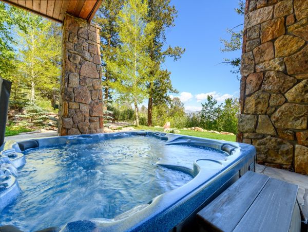Six Bedroom Six Bathrooms Luxury Home Estate With Hot Tub