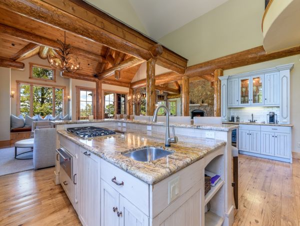 Six Bedroom Six Bathrooms Luxury Home Estate With Hot Tub