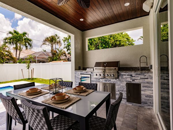 Naples Vacation Pool Home Four Bedroom Walk to Beach