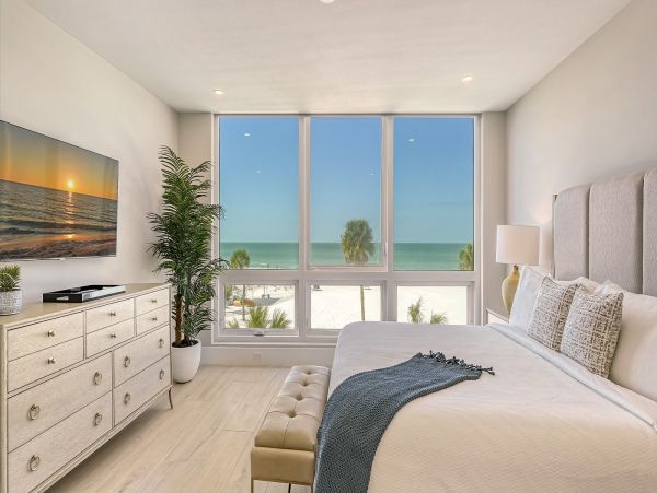 Beachfront Elegance with Panoramic Gulf Views in Siesta Key