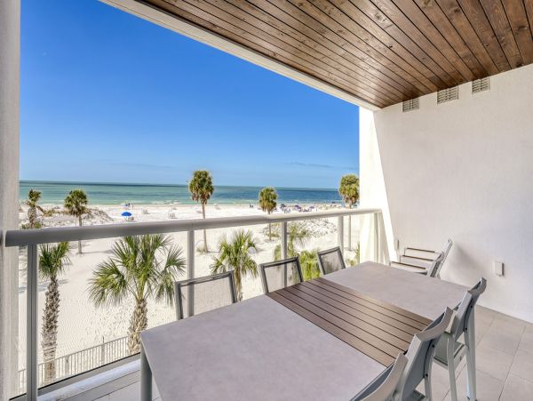 Beachfront Elegance with Panoramic Gulf Views in Siesta Key