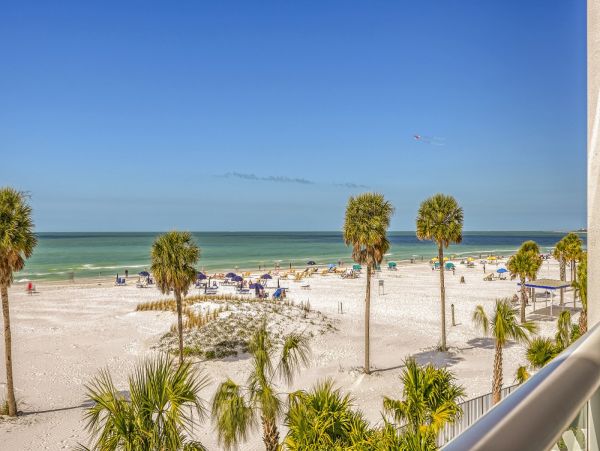 Beachfront Elegance with Panoramic Gulf Views in Siesta Key