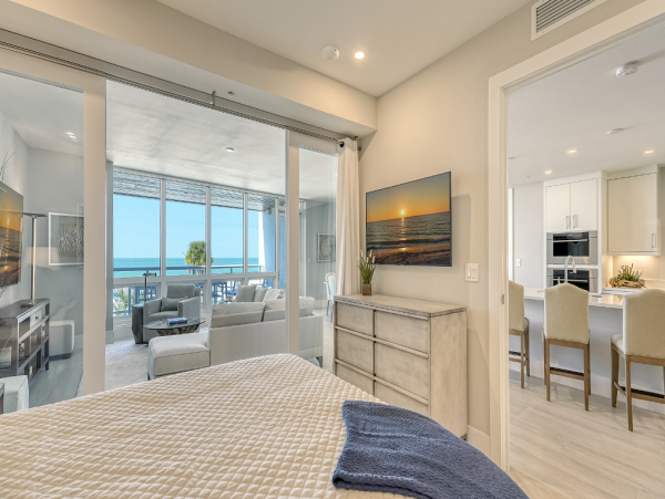 Beachfront Elegance with Panoramic Gulf Views in Siesta Key