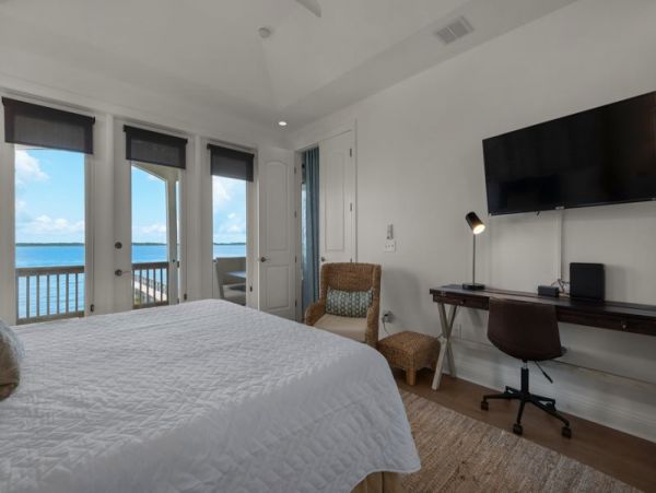 Waterfront 5 Bedroom Perfect Getaway in Pensacola Beach