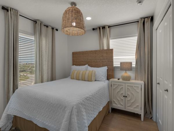 Waterfront 5 Bedroom Perfect Getaway in Pensacola Beach