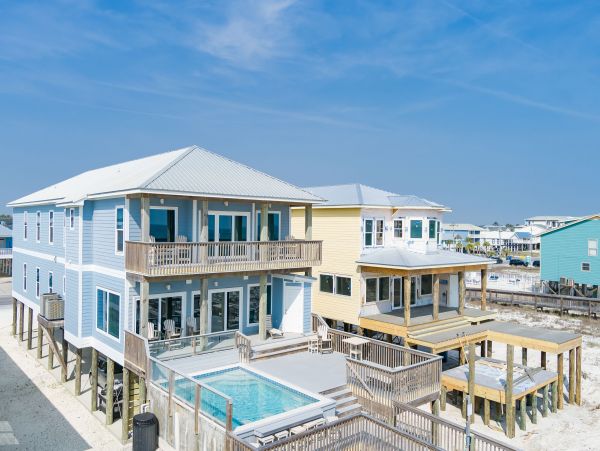 Beachfront Vacation Rental with 11 Bedrooms Sleeps 36