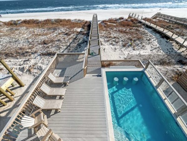 Beachfront Vacation Rental with 11 Bedrooms Sleeps 36