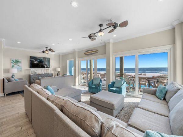 Beachfront Vacation Rental with 11 Bedrooms Sleeps 36